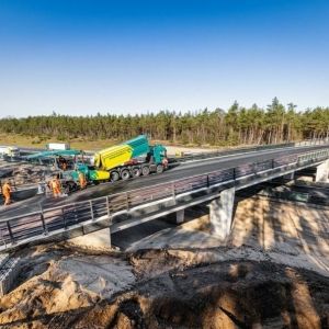 Nieuw viaduct Hoog Burel, gerealiseerd met bestaande liggers. Foto Karst Fotografie / Rijkswaterstaat